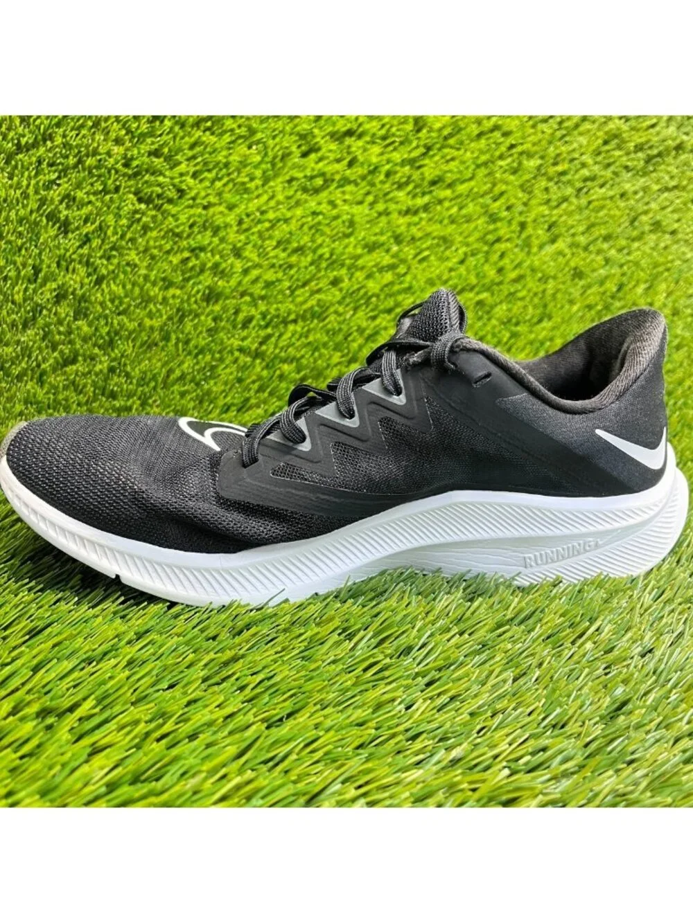Nike Quest 3 Womens Size 9 Black White Athletic Running Walking Shoes Sneakers